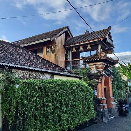 ウブド Sunshine Vintage Houseホステル エクステリア 写真